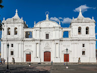 León